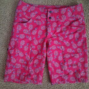 Shredly Shorts Womens Med. Pineapple Print Cargo Adjustable Waist. Excellent.